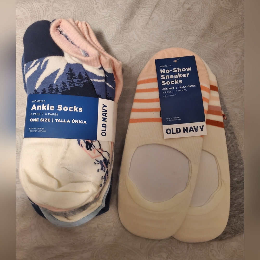 6 pairs of ankle socks and 3 pairs of no show socks.